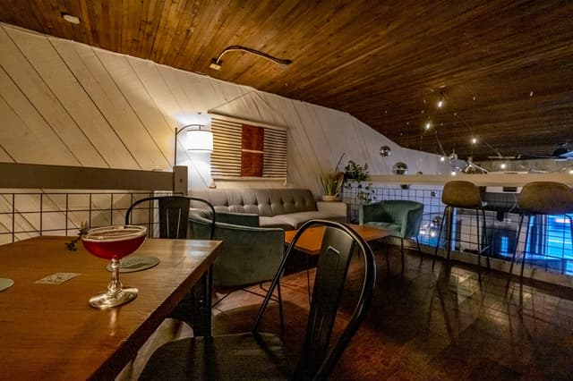 Otter+on+the+Rocks+-+Upstairs+Loft.jpg