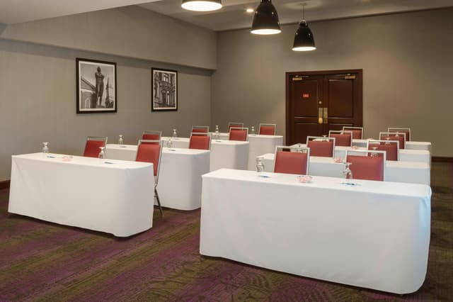 boslf-room-classroom-7489-hor-clsc.jpg