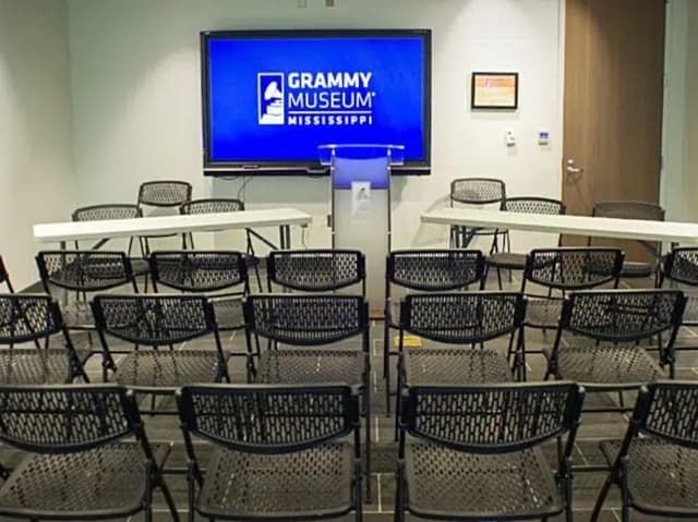 guaranty-bank-classroom-hero-edited.jpg