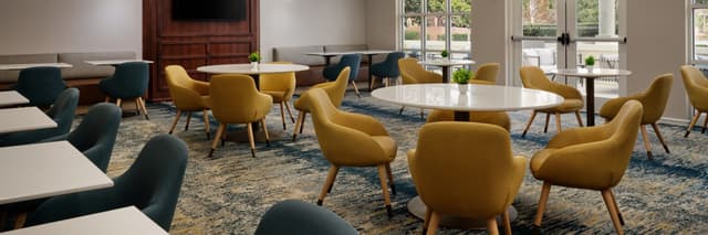 ts-leets-breakfast-seating-area-2-23116:Pano-Hor.jpg