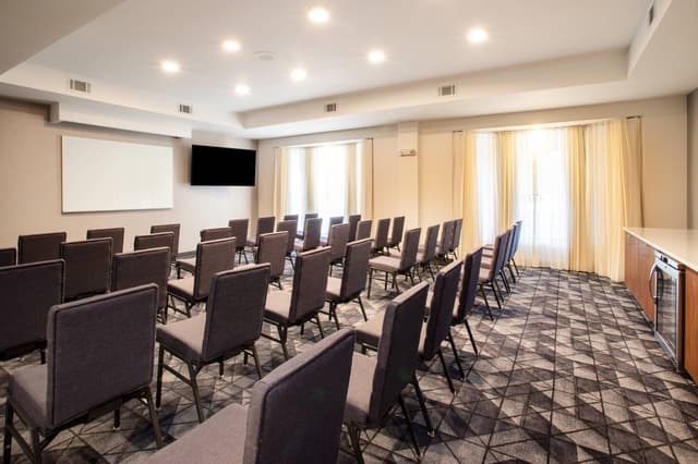 mcoll-conference-room-1554-hor-clsc.jpg