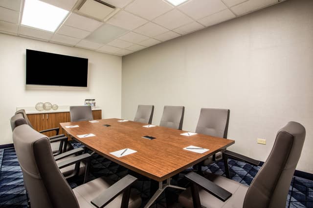 mcoll-boardroom-1542-hor-clsc.jpg