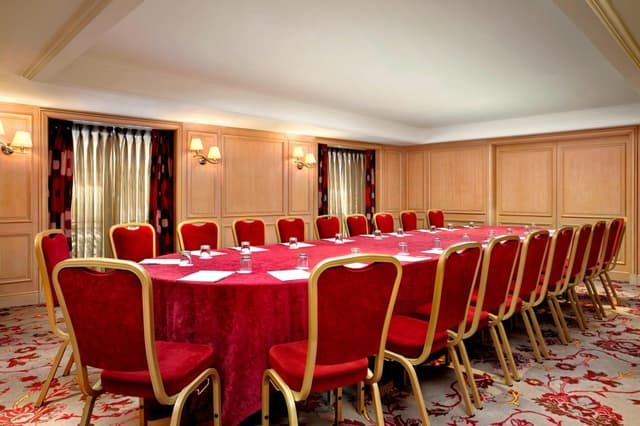 Salon Castiglione Boardroom