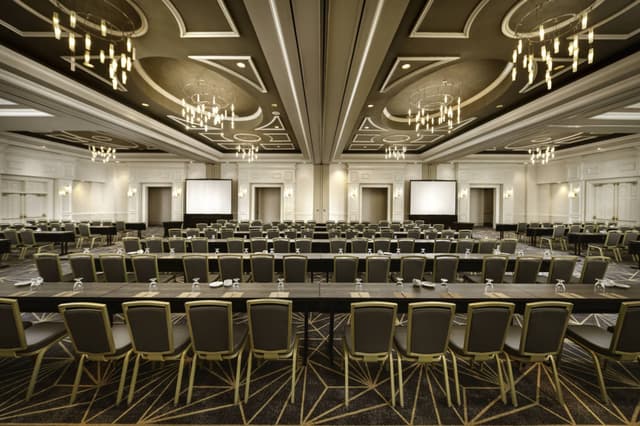 fllrp-ballroom-4765-hor-clsc.jpg