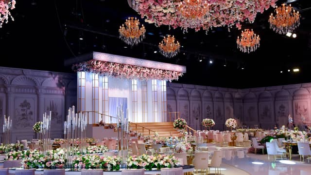 jcom_hero_imagemadinat-jumeirah--madinat-arena--wedding-left-trackup-view.jpg