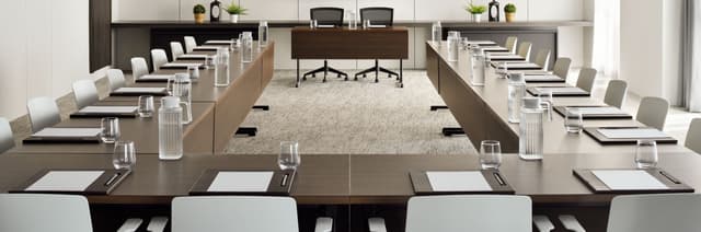 cy-dxbct-meeting-room-25279-pano-hor.jpg