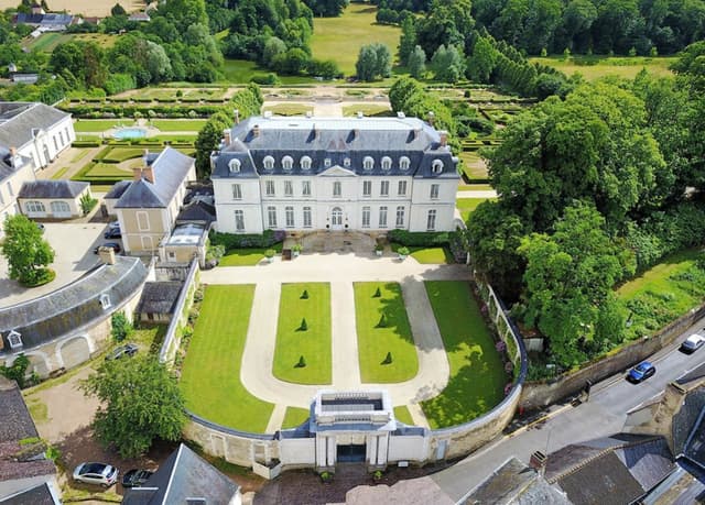 Full Buyout of Hotel Château du Grand-Lucé