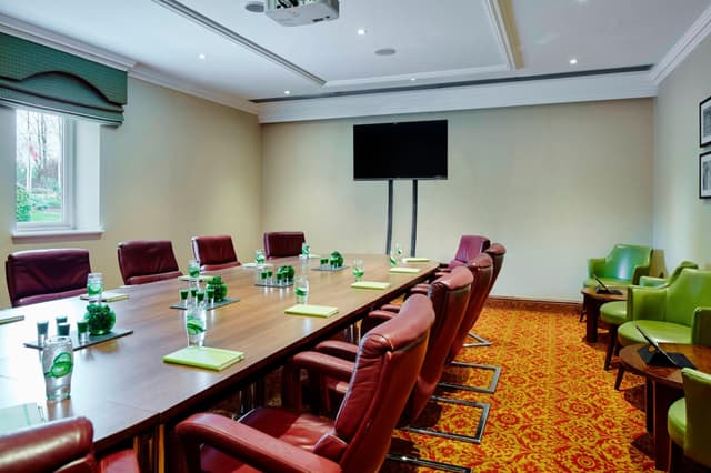 mangs-boardroom-0112-hor-clsc.jpg