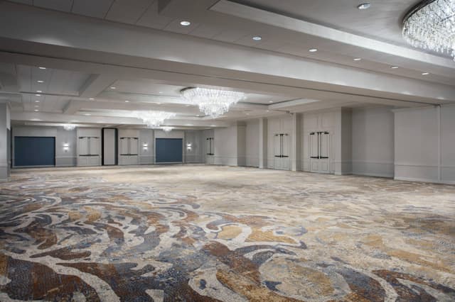 lexky-ballroom-9857-hor-clsc.jpg