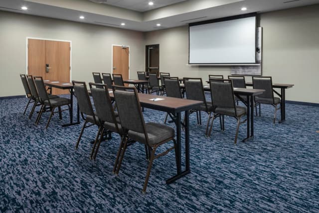 fi-dfwcf-hospitality-v-mktng14406-98267_Classic-Hor.jpg