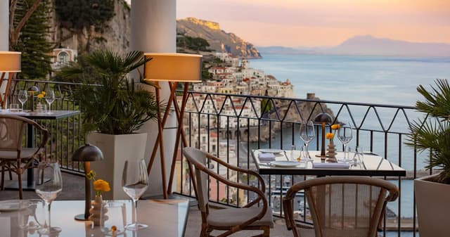 anantara_convento_di_amalfi_grand_hotel_ristorante_dei_cappuccini_terrace_dining_1152x608.jpg