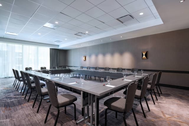 ausmd-meeting-room-4541-hor-clsc.jpg