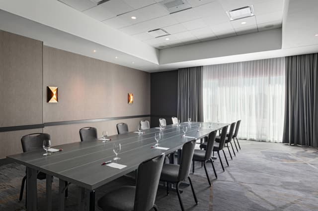 ausmd-meeting-room-4539-hor-clsc.jpg