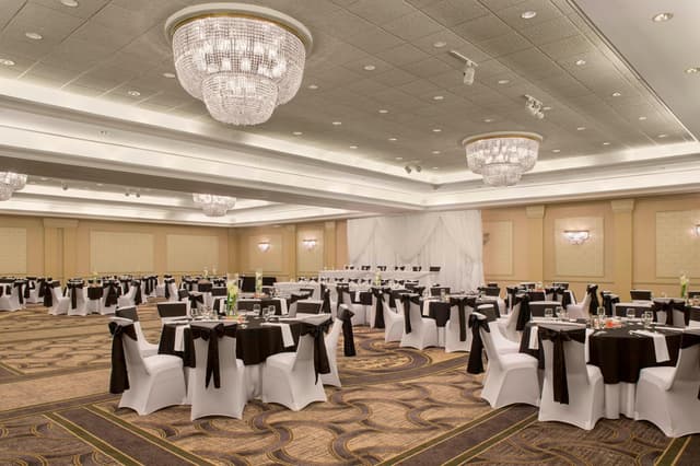 caksi-ballroom-6327-hor-clsc.jpg