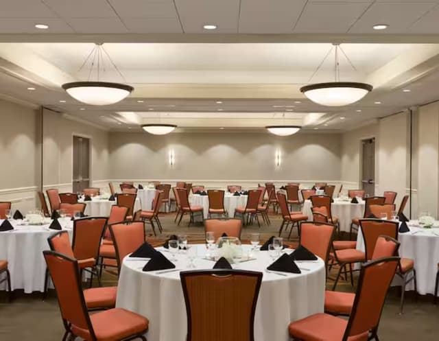 bdlet-meeting-room-ballroom.jpg