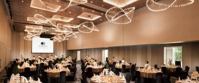 makara-ballroom-round-table-setup.jpg