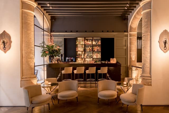 121-lobby-bar-patio-mallorquin-snacks-aperitivos-hotel-sant-francesc-2.jpg