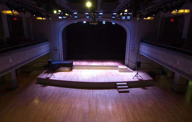 Roulette_Stage copy.jpg