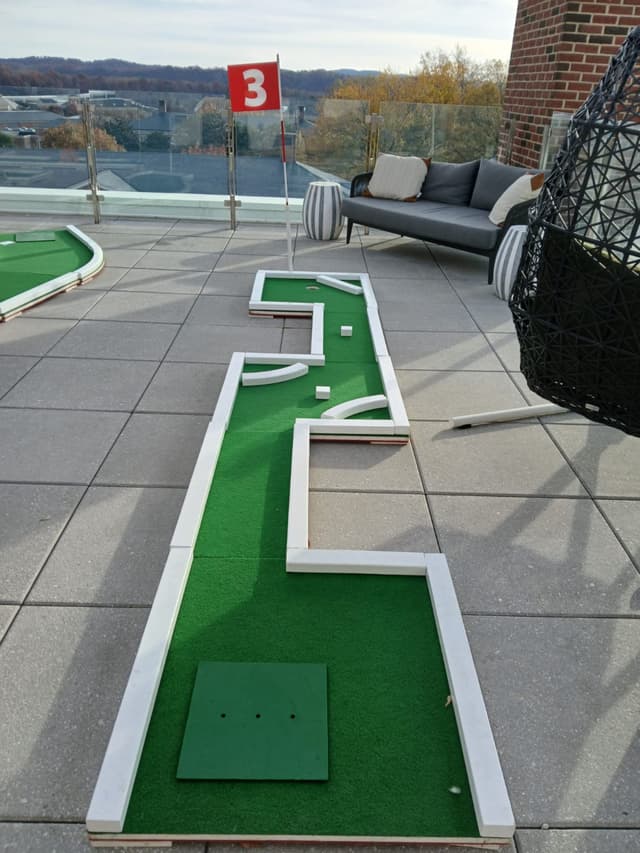 The Highlander Hotel Rooftop Putt Putt - 0