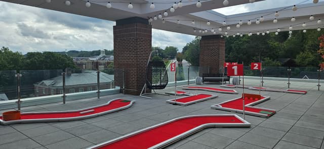 The Highlander Hotel Rooftop Putt Putt