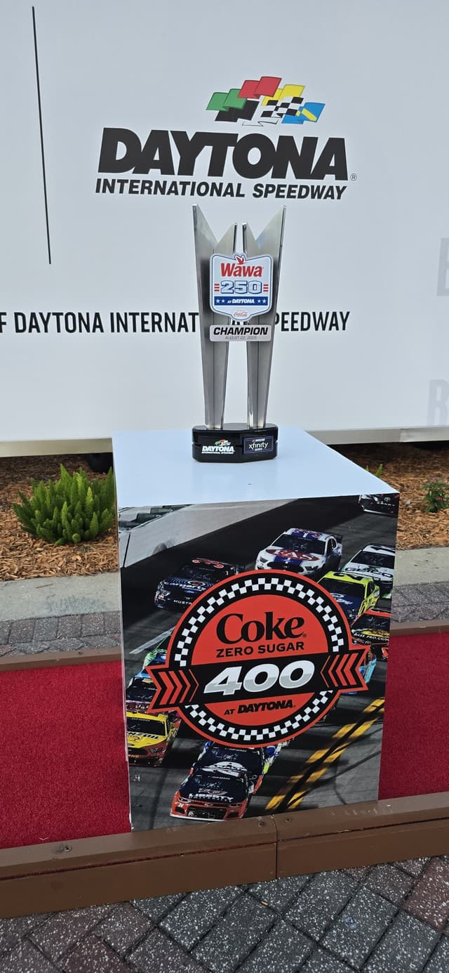 NASCAR Coke 400 Mini Golf - 0