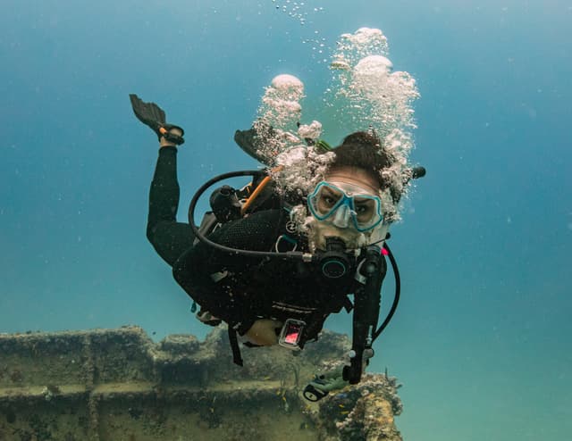 Wreck Diving at Diver's Paradise 