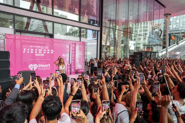 iHeart x Maybelline Pop Up