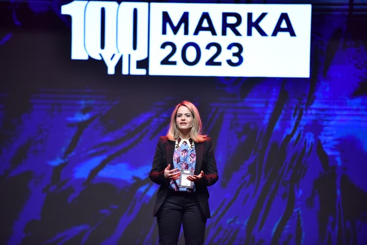Professor Dr. Larissa Suzuki 