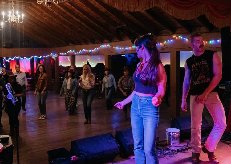 Team-Building Line Dance Lessons 
