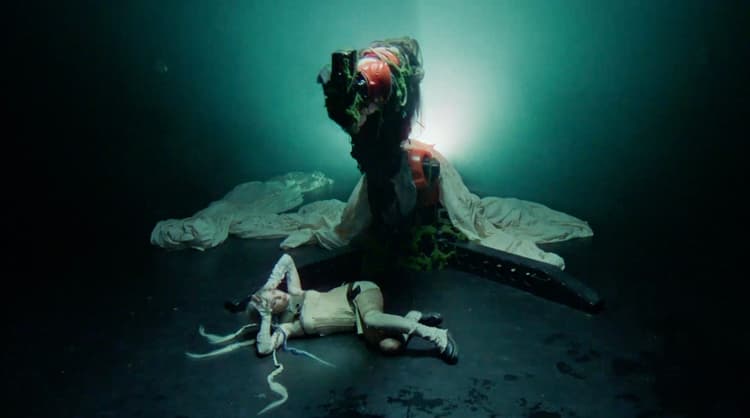 Alice Glass – CATCH AND RELEASE