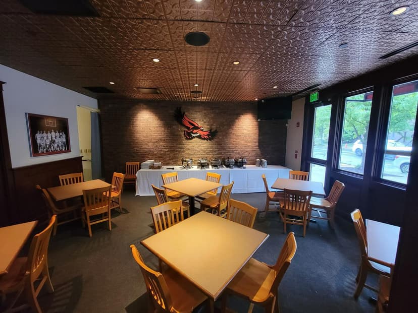 10 Great Restaurants Where You Can Also Watch Sports