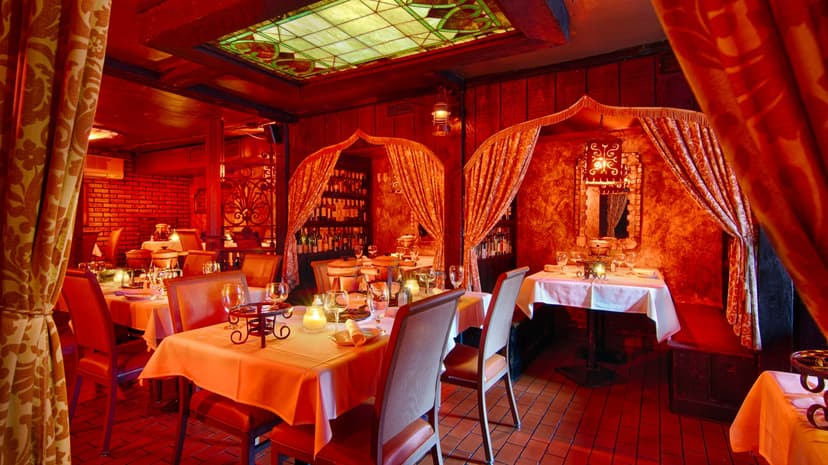 10 Cozy, Warm, and Romantic Chicago Restaurants You Need To Try ASAP