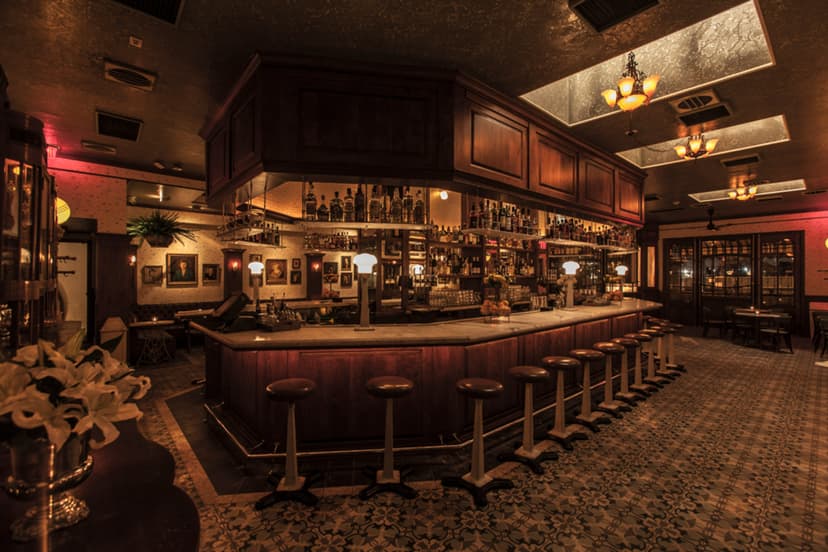 20 LA Bars Where You Can Meet People