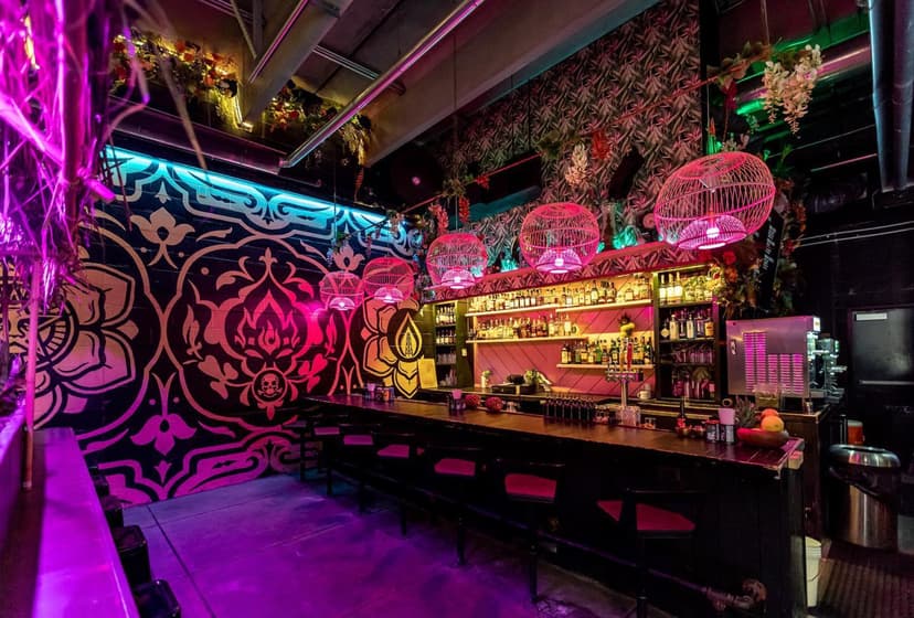 9 Fabulously Festive Bars In Detroit To Visit This Holiday Season