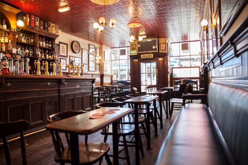 16 Best Bars & Pubs in Edinburgh
