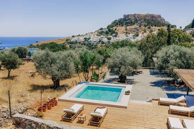 26 Editor-Recommended Greek Island Hotels