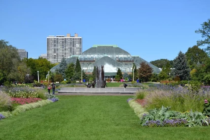 10 Stunning Gardens In Chicago That Offer A Lush Escape