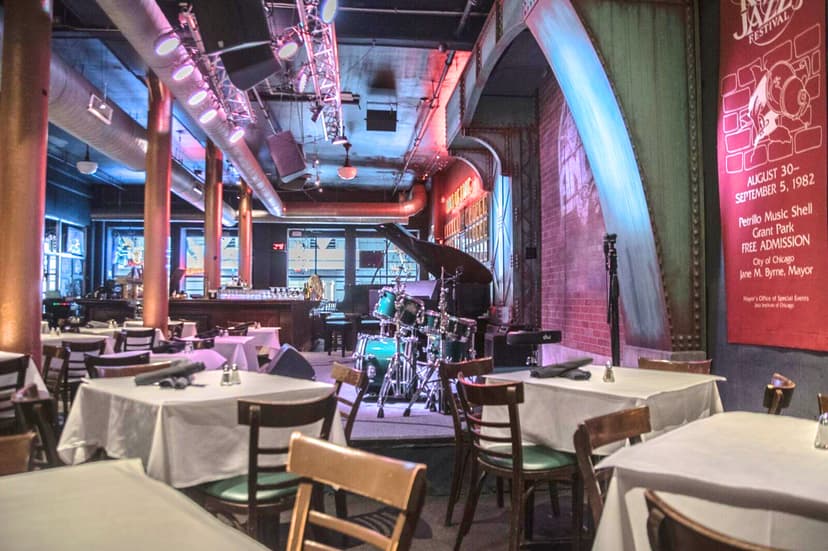 10 Restaurants In Chicago With Live Music That Will Captivate You