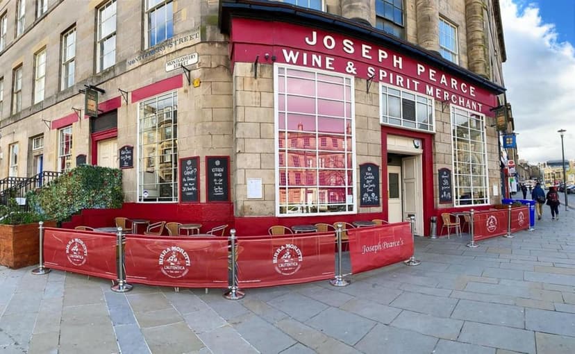 16 Best Bars & Pubs in Edinburgh