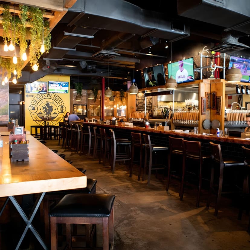 10+ of the Best Bars in Jacksonville for Bar Hopping